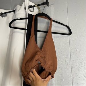 Halter top (material: polyester)